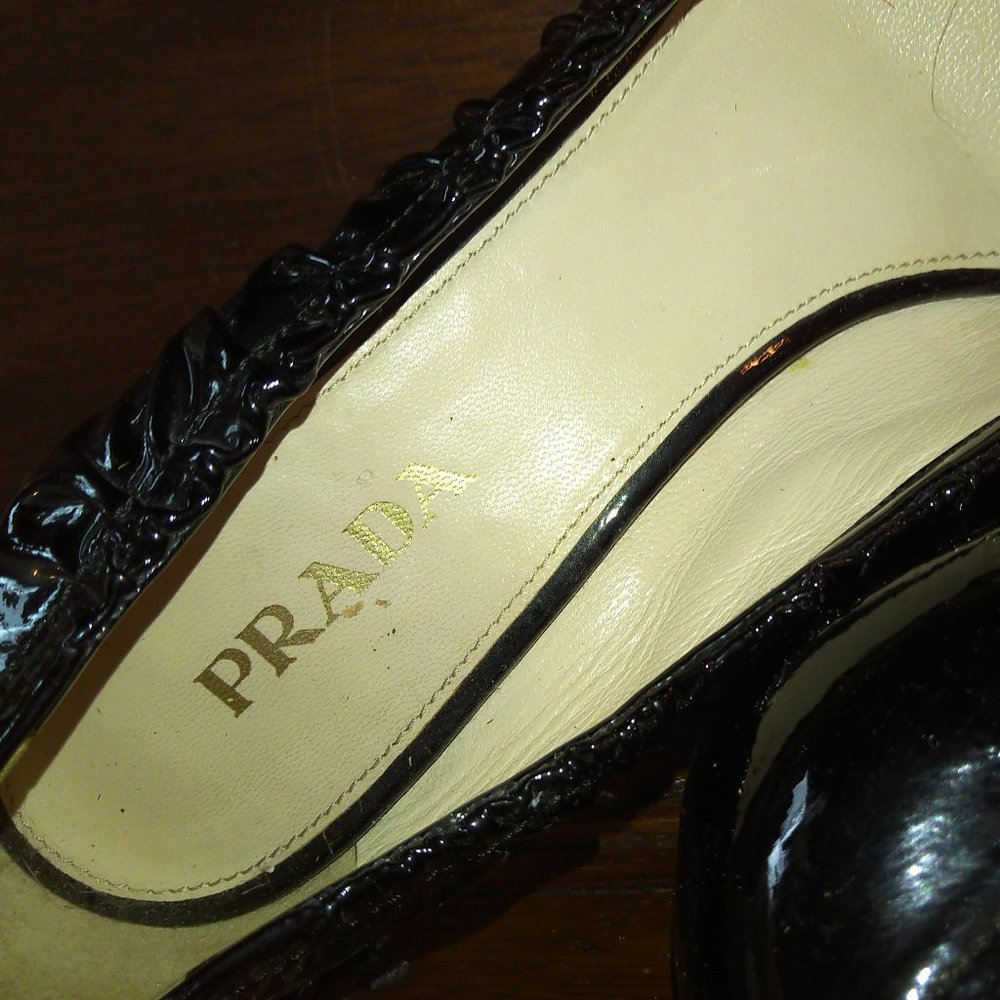 Read! 39.5 VGUC Black Prada Patent Leather Pumps - heel call out TRR - Picture 7 of 17